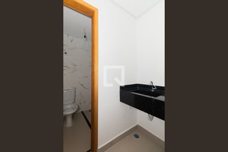 Banheiro de apartamento à venda com 1 quarto, 27m² em Vila Mazzei, São Paulo