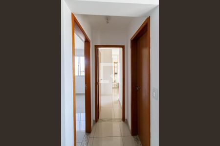 Corredor de apartamento para alugar com 2 quartos, 58m² em Manacás, Belo Horizonte