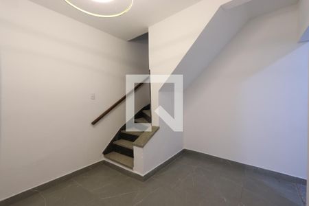 Sala de casa para alugar com 2 quartos, 78m² em Chácara Inglesa, São Paulo