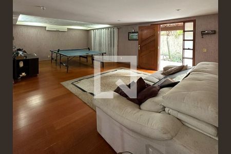 Casa à venda com 4 quartos, 302m² em Piratininga, Niterói