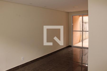 Sala de casa de condomínio para alugar com 2 quartos, 100m² em Jardim Petropolis, Cotia