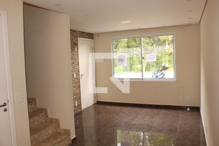 Sala de casa de condomínio para alugar com 2 quartos, 100m² em Jardim Petropolis, Cotia