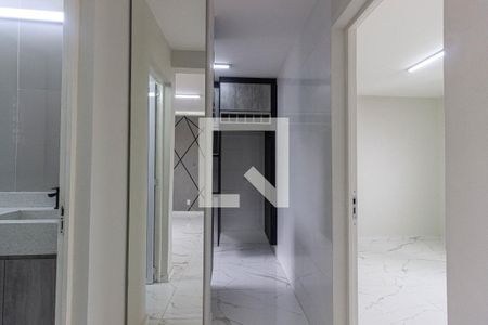 Corredor de apartamento para alugar com 2 quartos, 55m² em Morro Branco, Itaquaquecetuba