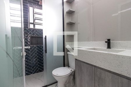 Banheiro  de apartamento para alugar com 2 quartos, 55m² em Morro Branco, Itaquaquecetuba