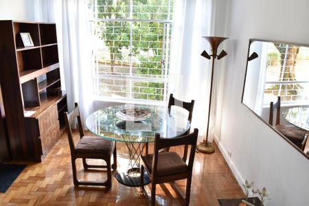 Sala de jantar de apartamento para alugar com 2 quartos, 70m² em Água Verde, Curitiba