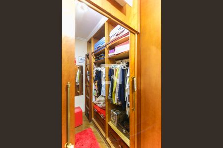 Apartamento para alugar com 198m², 4 quartos e 3 vagas Apartamento para alugar com 198m², 4 quartos e 3 vagasCloset da suíte