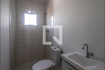 banheiro social de casa para alugar com 1 quarto, 40m² em Parque Bristol, São Paulo