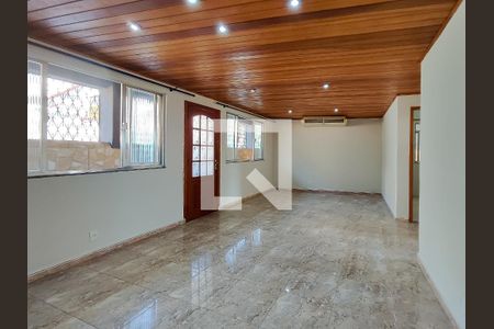 Sala de casa à venda com 4 quartos, 150m² em São Francisco Xavier, Rio de Janeiro