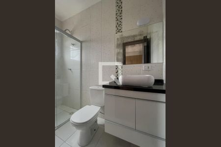 Banheiro Suíte 1 de casa de condomínio à venda com 2 quartos, 110m² em Vila Granada, São Paulo