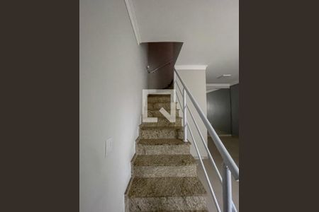 Escada  de casa de condomínio à venda com 2 quartos, 110m² em Vila Granada, São Paulo