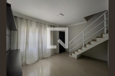 Sala de casa de condomínio à venda com 2 quartos, 110m² em Vila Granada, São Paulo