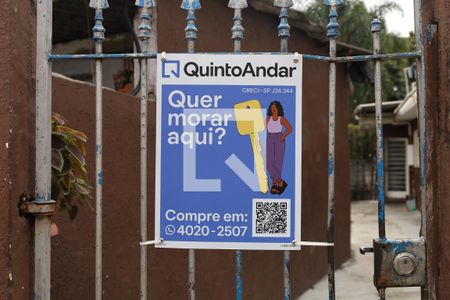 Placa  de casa à venda com 2 quartos, 170m² em Vila Carmosina, São Paulo