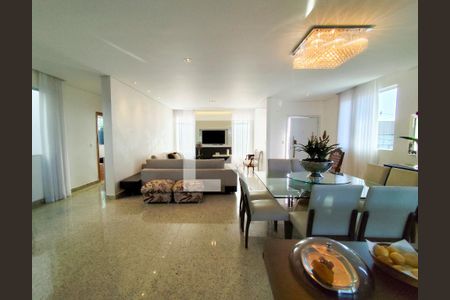 Sala de casa à venda com 3 quartos, 200m² em Jardim da Torre, Nova Lima