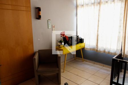 Sala 2 de casa à venda com 4 quartos, 154m² em Quitaúna, Osasco