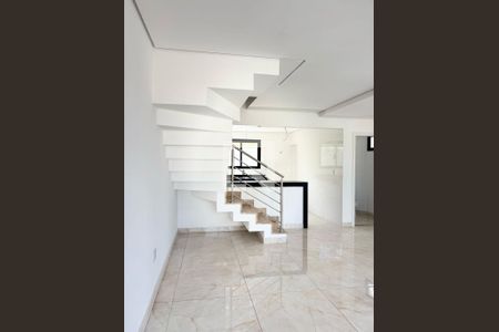 Casa à venda com 3 quartos, 170m² em Morro do Confisco, Contagem