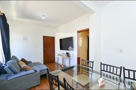 Sala 2 ambientes de apartamento à venda com 3 quartos, 70m² em Floresta, Belo Horizonte