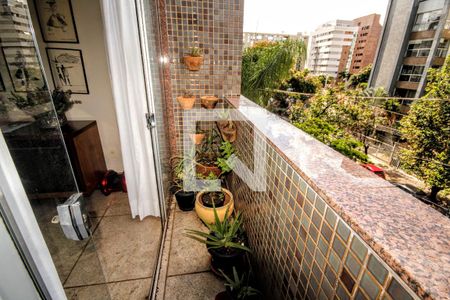 Varanda de apartamento à venda com 4 quartos, 140m² em Santa Efigênia, Belo Horizonte