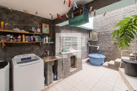 Casa à venda com 200m², 4 quartos e 2 vagas Casa à venda com 200m², 4 quartos e 2 vagasÁrea de Serviço