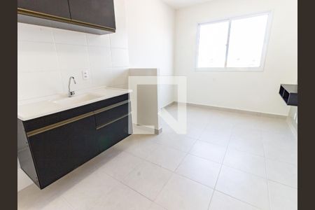 Sala/Cozinha de apartamento para alugar com 2 quartos, 33m² em Vila Prudente, São Paulo