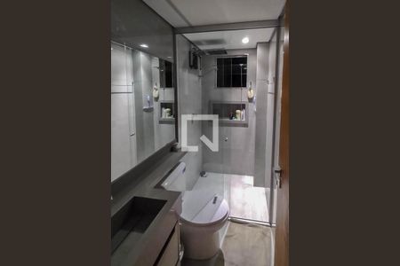 Banheiro de apartamento à venda com 3 quartos, 120m² em Piratininga, Belo Horizonte