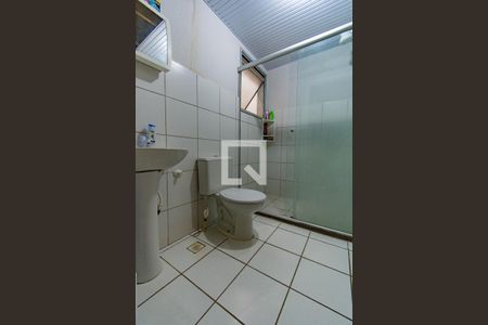 Banheiro de apartamento à venda com 2 quartos, 45m² em Guajuviras, Canoas