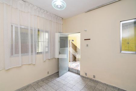 Sala de casa para alugar com 1 quarto, 60m² em Brás de Pina, Rio de Janeiro