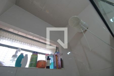 Chuveiro banheiro da suíte de casa para alugar com 3 quartos, 300m² em Vila Anhanguera, São Paulo