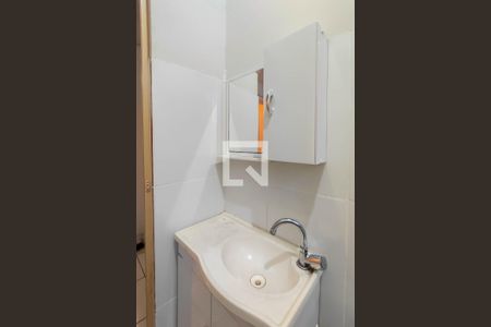 Banheiro de kitnet/studio para alugar com 1 quarto, 25m² em Bonfim, Belo Horizonte