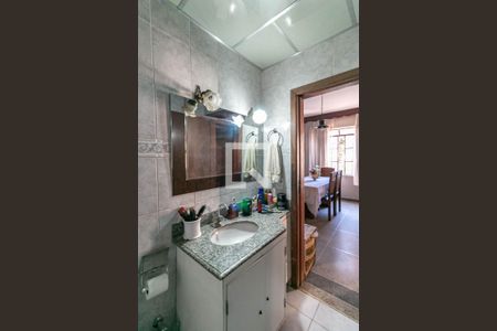 Banheiro  de apartamento à venda com 3 quartos, 75m² em Carlos Prates, Belo Horizonte