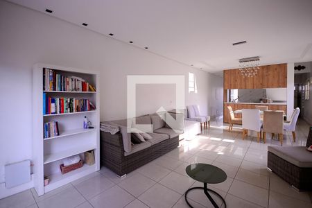 Sala  de casa à venda com 4 quartos, 254m² em Vila Gumercindo, São Paulo