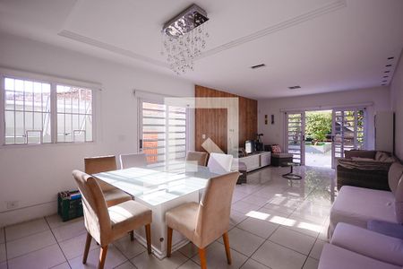 Sala  de casa à venda com 4 quartos, 254m² em Vila Gumercindo, São Paulo