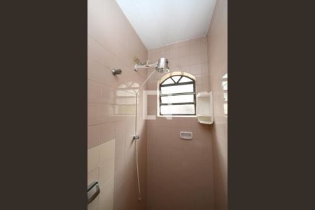 Banheiro de casa para alugar com 1 quarto, 17m² em Jardim dos Lagos, São Paulo