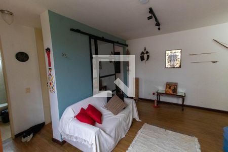 Sala de apartamento para alugar com 2 quartos, 40m² em Santa Rosa, Niterói
