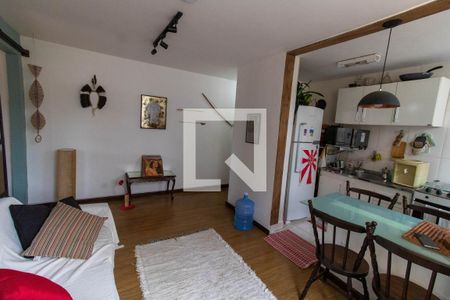 Sala de apartamento para alugar com 2 quartos, 40m² em Santa Rosa, Niterói