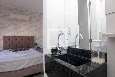 Banheiro de kitnet/studio à venda com 1 quarto, 15m² em Centro Histórico, Porto Alegre