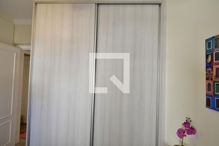 Quarto 1 - Armários de apartamento para alugar com 2 quartos, 67m² em Mansões Santo Antônio, Campinas