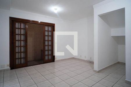 Sala de casa de condomínio para alugar com 3 quartos, 80m² em Vila Araguaia, São Paulo