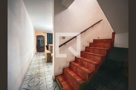 Escadas de casa para alugar com 7 quartos, 391m² em Rio Pequeno, São Paulo