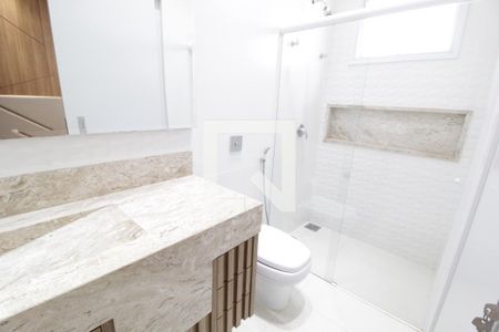 Banheiro do Quarto 1 de casa de condomínio para alugar com 4 quartos, 240m² em Jardim Sul, Uberlândia