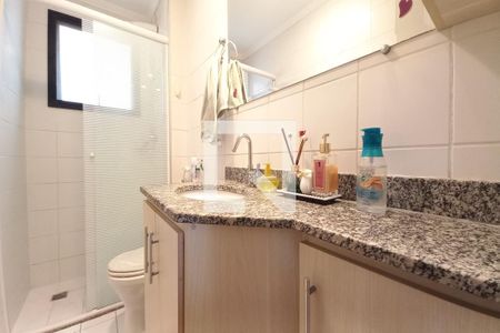 Banheiro de apartamento à venda com 3 quartos, 82m² em Jardim do Lago, Campinas