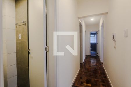 Corredor de apartamento à venda com 3 quartos, 90m² em Rio Branco, Porto Alegre