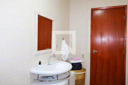 Casa à venda com 158m², 3 quartos e 2 vagas Casa à venda com 158m², 3 quartos e 2 vagasBanheiro