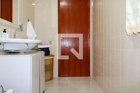 Casa à venda com 158m², 3 quartos e 2 vagas Casa à venda com 158m², 3 quartos e 2 vagasBanheiro