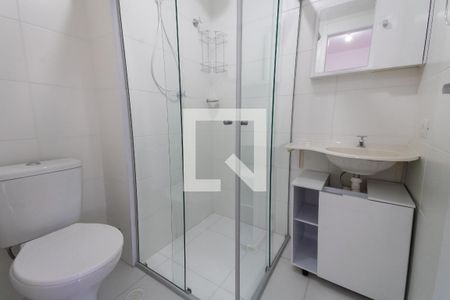 Banheiro de kitnet/studio para alugar com 1 quarto, 27m² em Vila Independencia, São Paulo