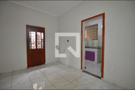 Sala de casa para alugar com 2 quartos, 60m² em Marechal Hermes, Rio de Janeiro