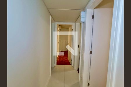 Corredor  de apartamento à venda com 3 quartos, 110m² em Leblon, Rio de Janeiro