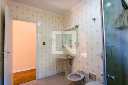 Casa à venda com 375m², 4 quartos e 5 vagas Casa à venda com 375m², 4 quartos e 5 vagasBanheiro social