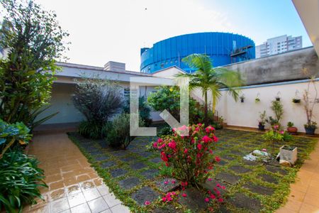 Casa à venda com 375m², 4 quartos e 5 vagas Casa à venda com 375m², 4 quartos e 5 vagasJardim/Quintal