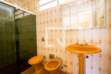 Casa à venda com 375m², 4 quartos e 5 vagas Casa à venda com 375m², 4 quartos e 5 vagasBanheiro do quarto 1