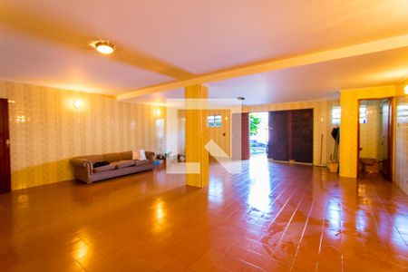 Casa à venda com 375m², 4 quartos e 5 vagas Casa à venda com 375m², 4 quartos e 5 vagasGaragem